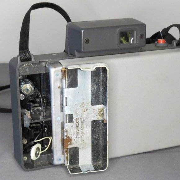 Vintage Polaroid Automatic 210 Land Camera with Case, Strap, Flash, Film Contain - Picture 8 of 10